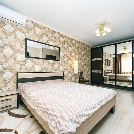Poznyaky Apartments Patriotika Kiev Eksteriør billede