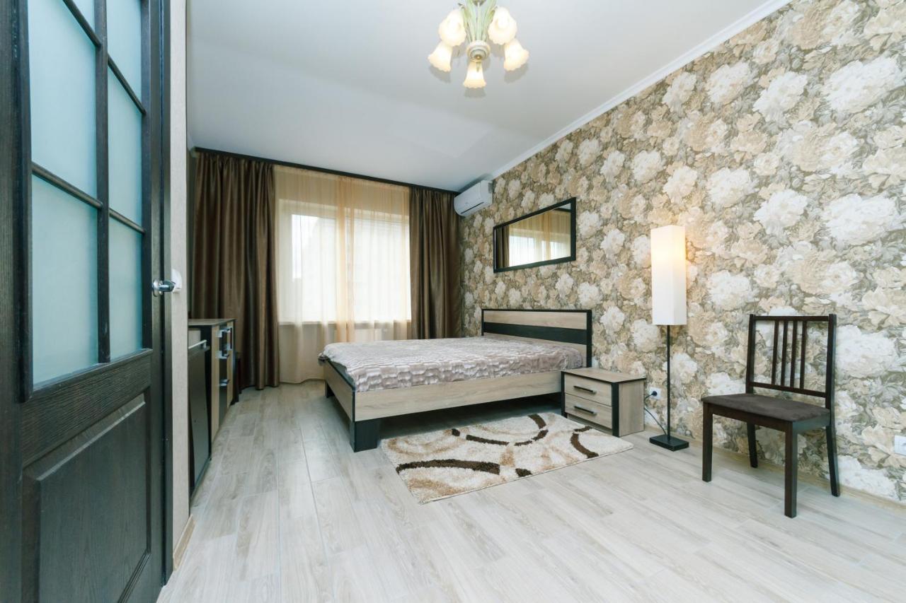 Poznyaky Apartments Patriotika Kiev Eksteriør billede