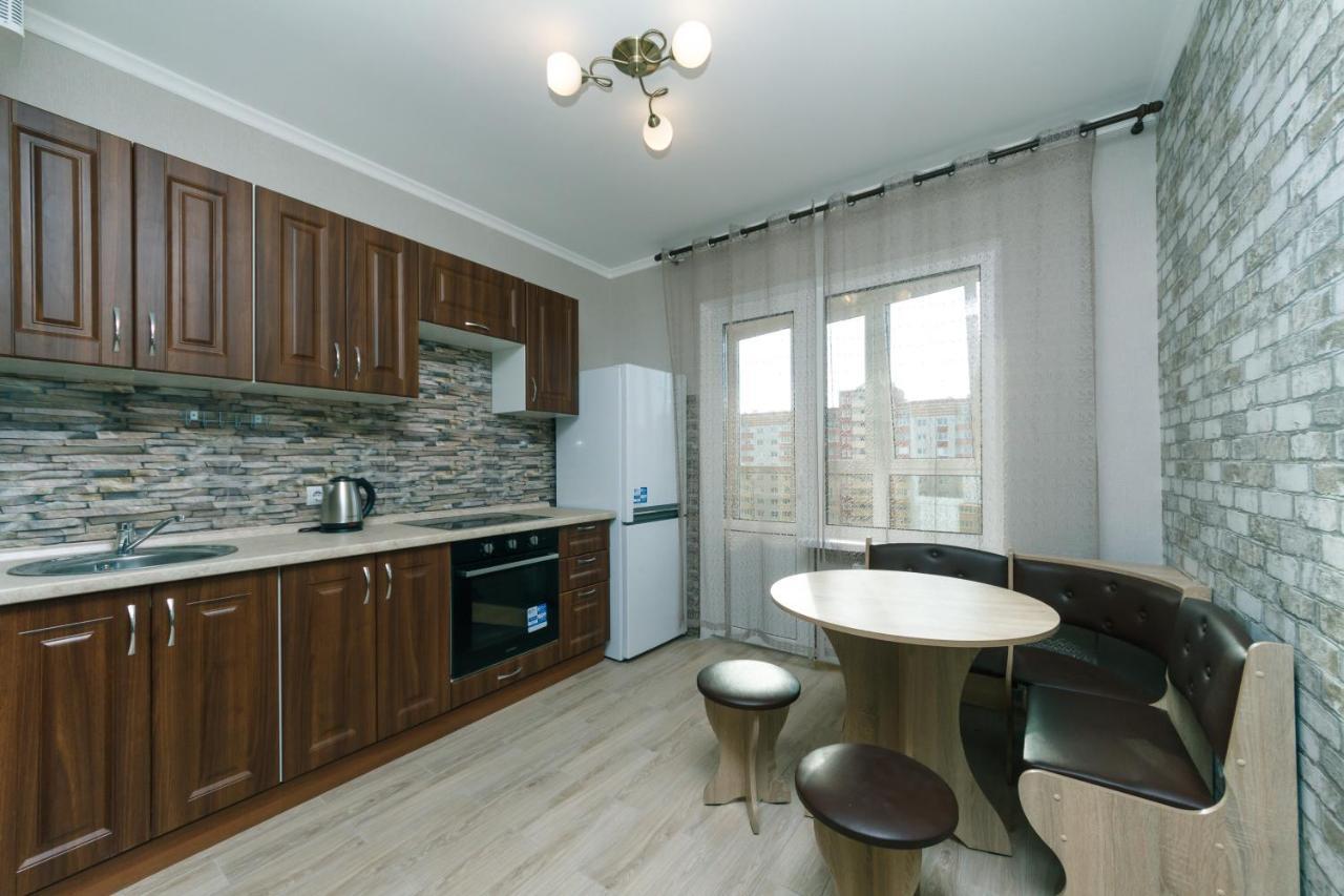 Poznyaky Apartments Patriotika Kiev Eksteriør billede