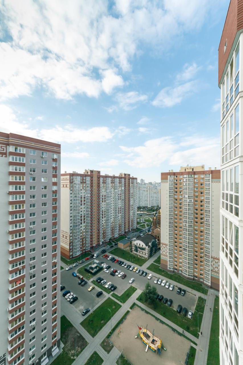 Poznyaky Apartments Patriotika Kiev Eksteriør billede
