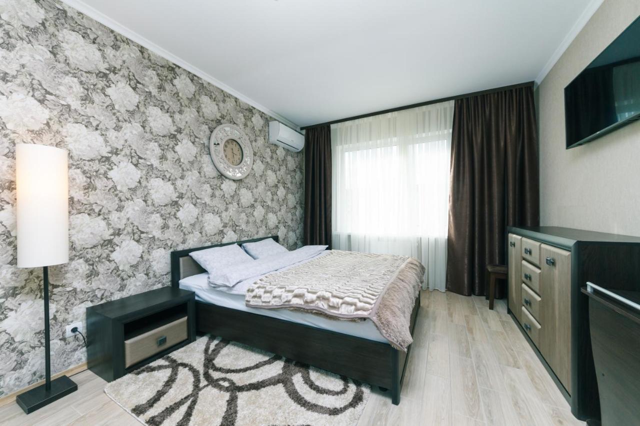 Poznyaky Apartments Patriotika Kiev Eksteriør billede