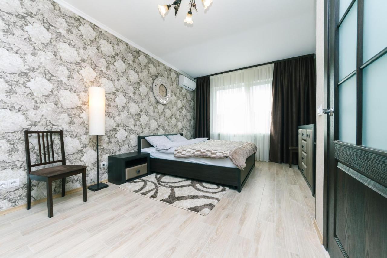 Poznyaky Apartments Patriotika Kiev Eksteriør billede