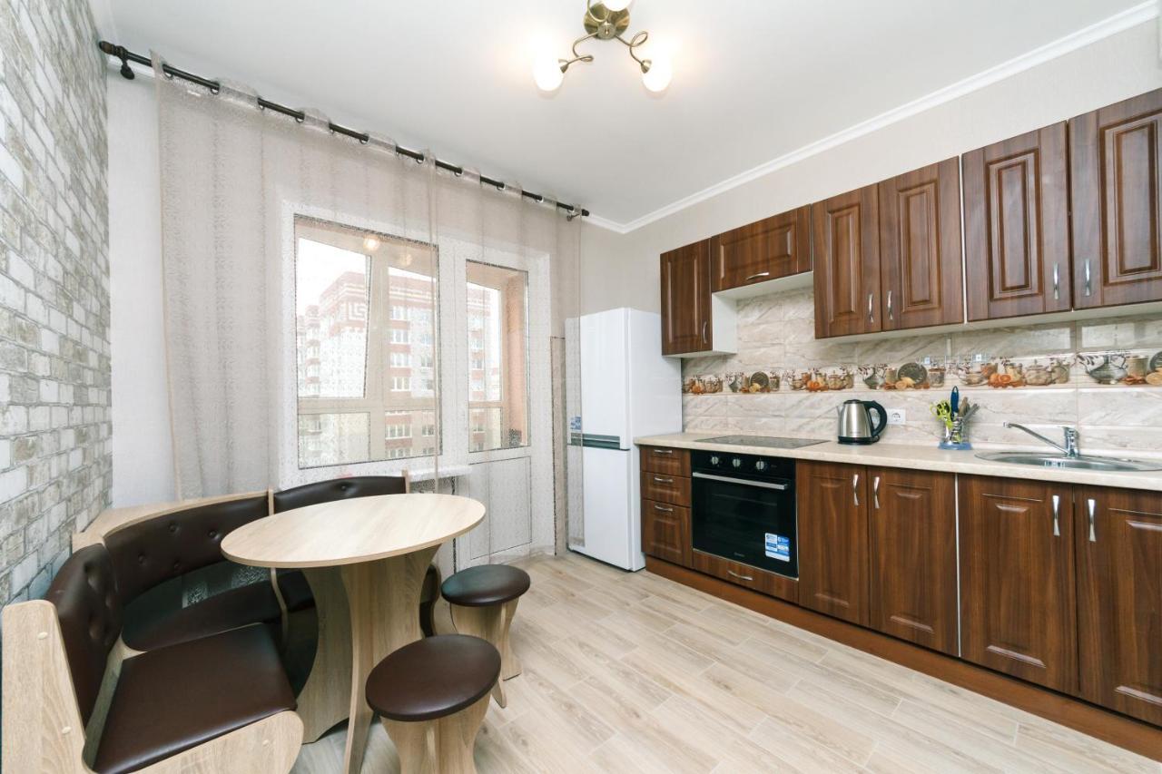 Poznyaky Apartments Patriotika Kiev Eksteriør billede
