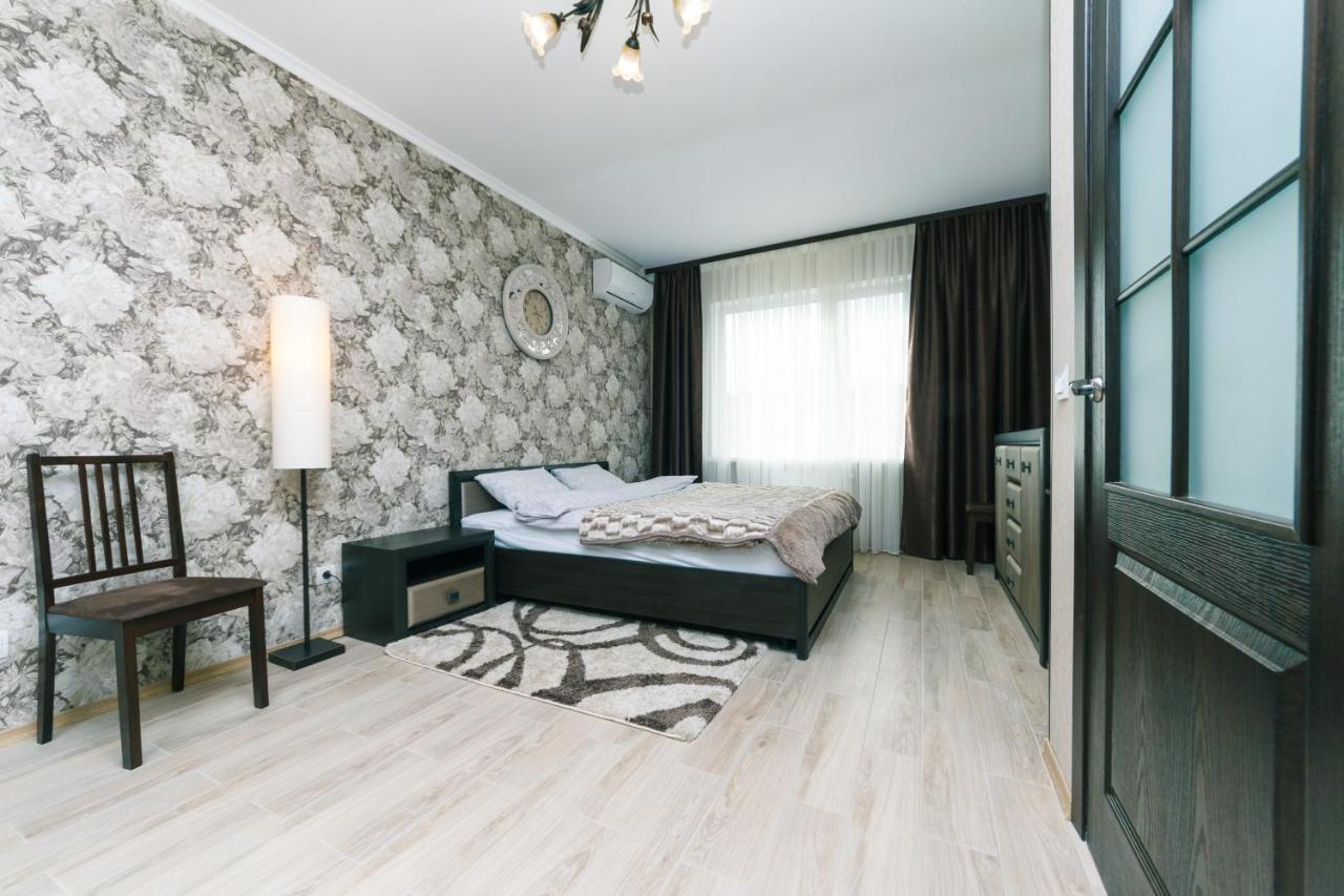 Poznyaky Apartments Patriotika Kiev Eksteriør billede