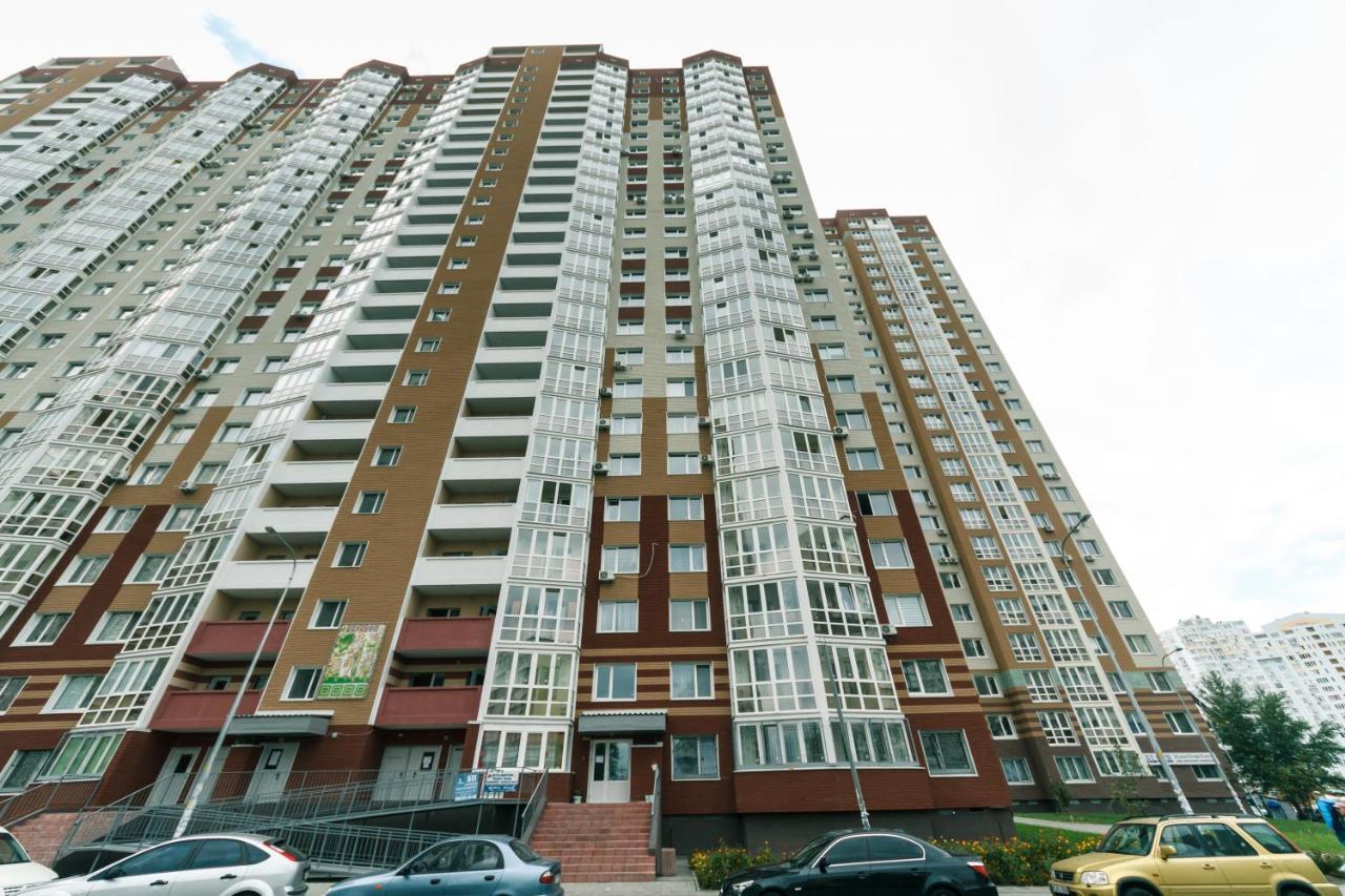 Poznyaky Apartments Patriotika Kiev Eksteriør billede