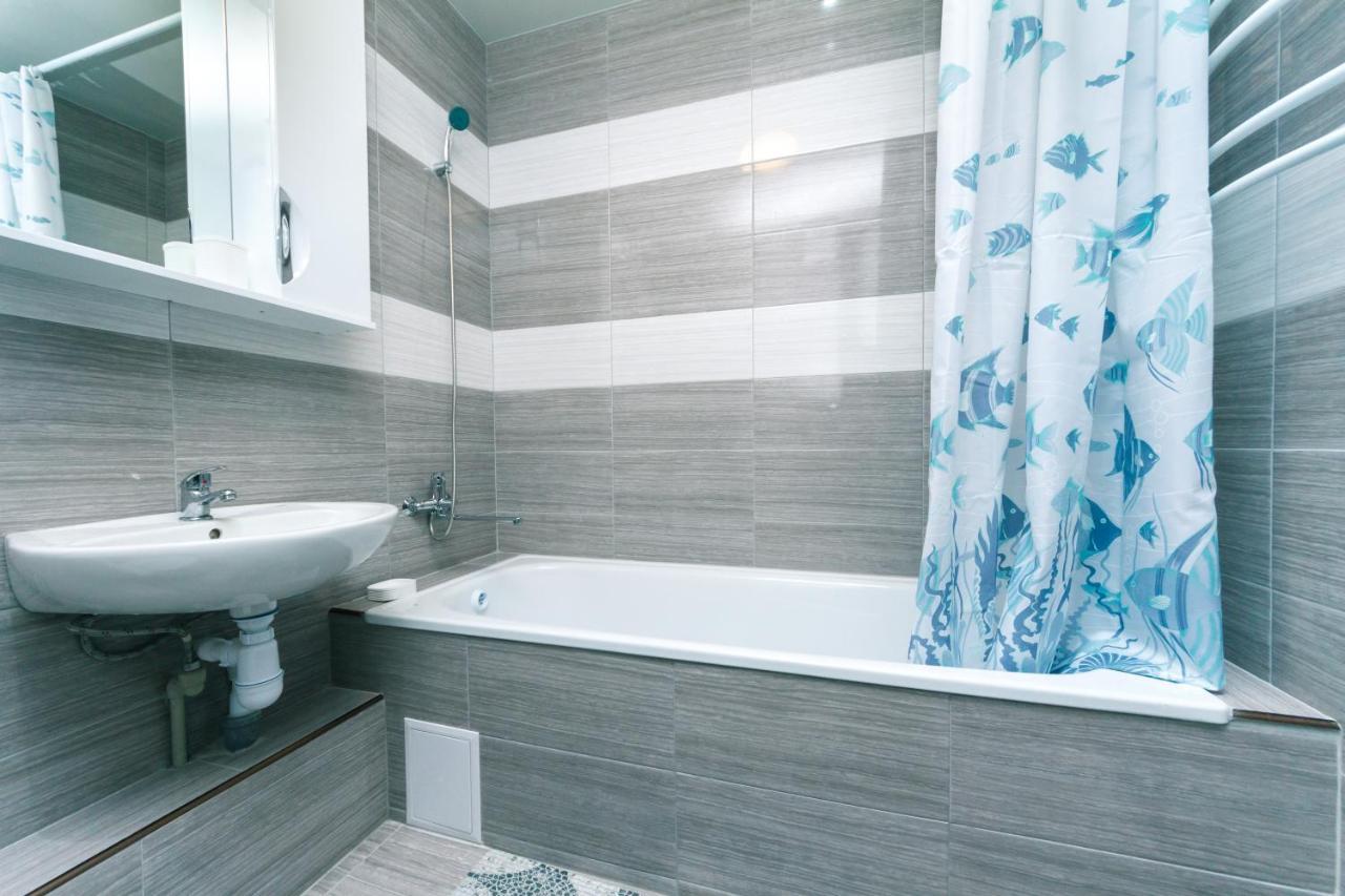 Poznyaky Apartments Patriotika Kiev Eksteriør billede