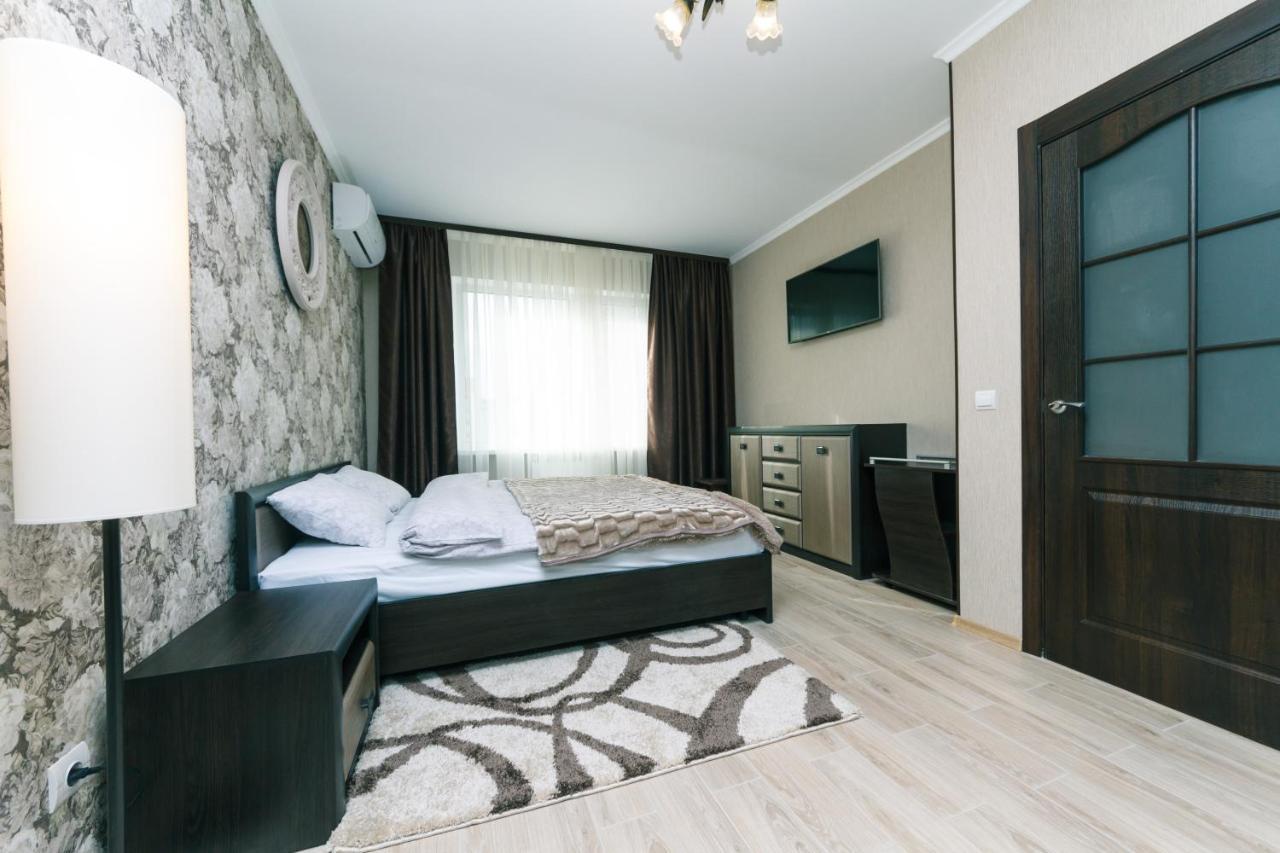 Poznyaky Apartments Patriotika Kiev Eksteriør billede