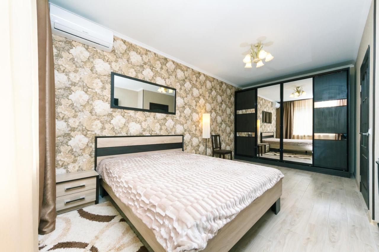 Poznyaky Apartments Patriotika Kiev Eksteriør billede