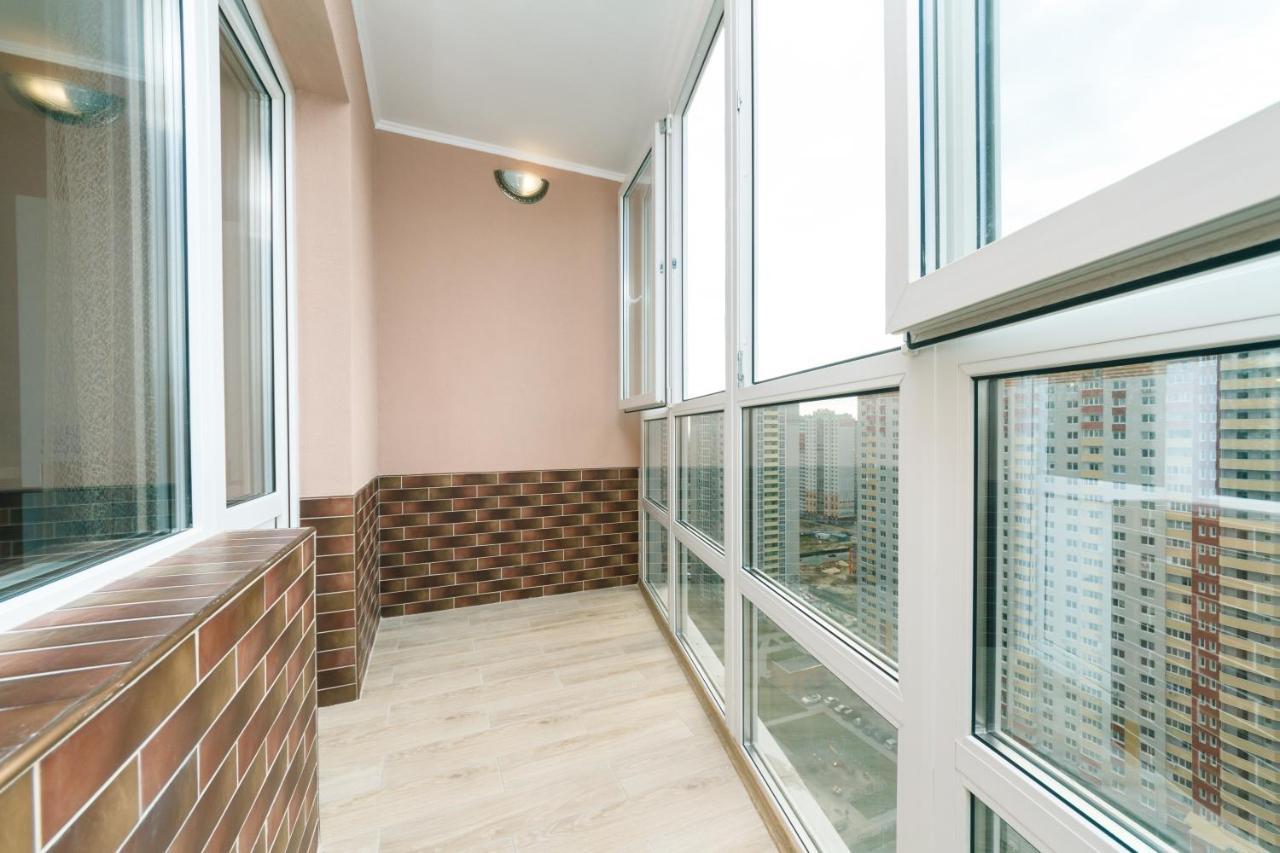 Poznyaky Apartments Patriotika Kiev Eksteriør billede